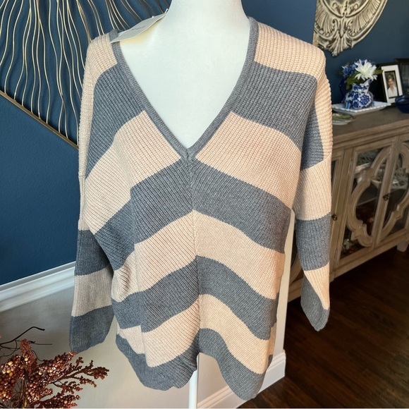 NWT Miracle Sweater - Grey and Tan - So soft - Picture 1 of 6